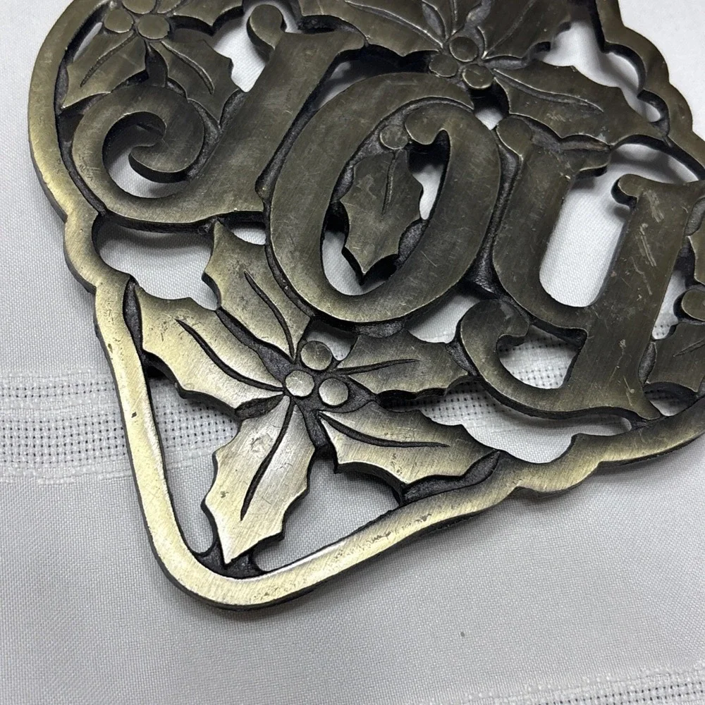 Vintage Brass Look Holly & Joy Christmas Trivet / Wall Plaque - Picture 6 of 9